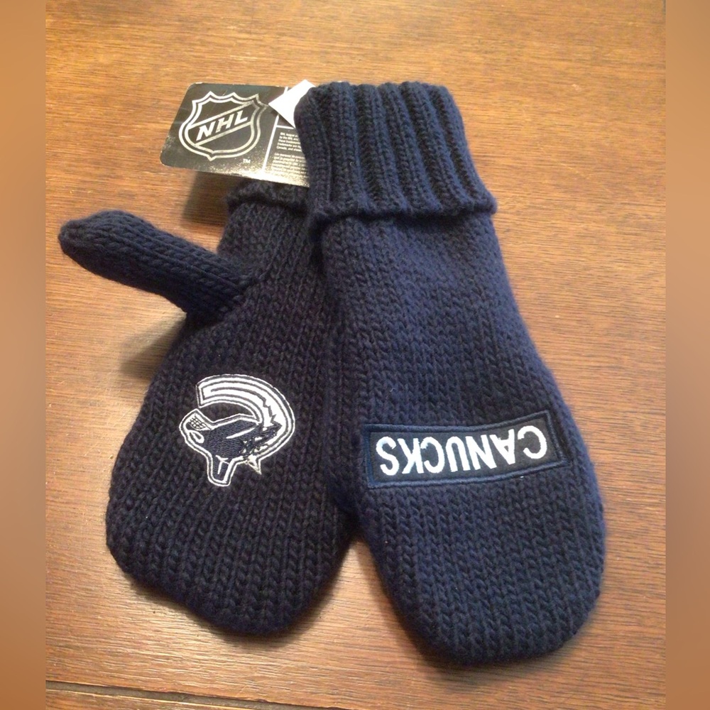 NHL Canucks Knit Mittens